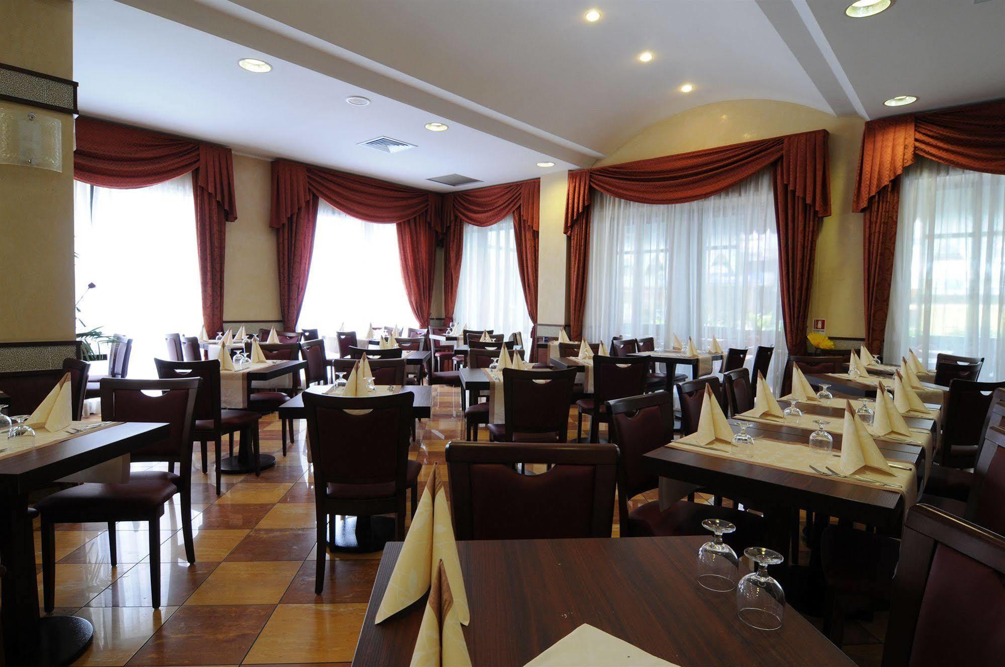 Hotel Dei Platani Rimini Buitenkant foto