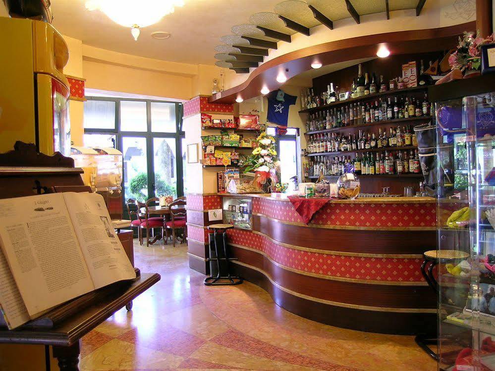 Hotel Dei Platani Rimini Buitenkant foto