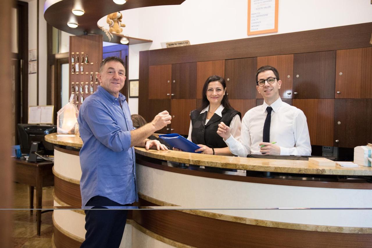 Hotel Dei Platani Rimini Buitenkant foto